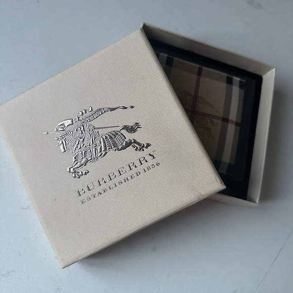 Authentic Burberry Mens Bifold Wallet in tartan - Picture 2 of 4